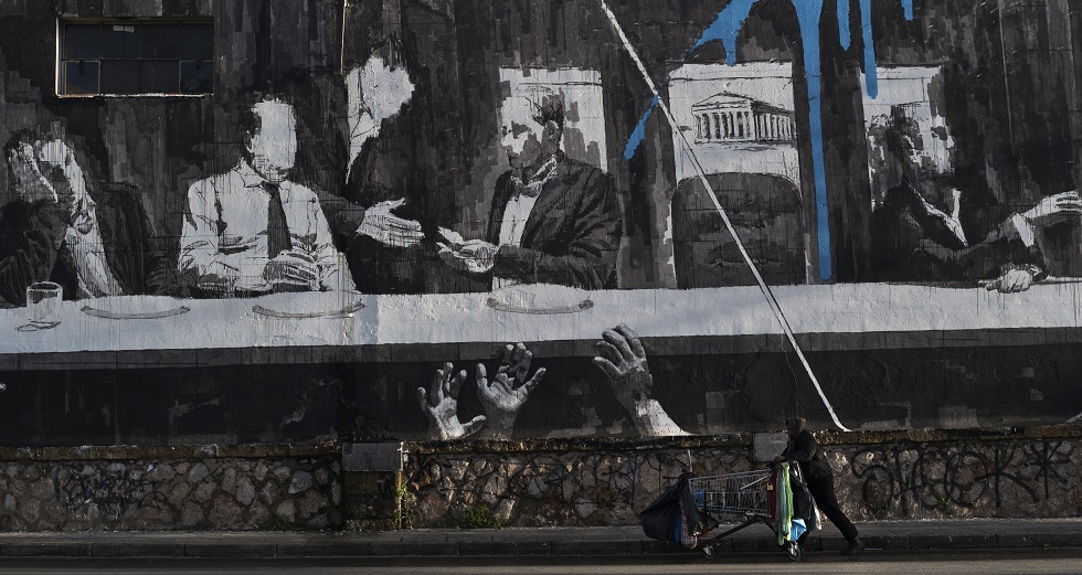 Για τη διολίσθηση προς ολοκληρωτισμούς